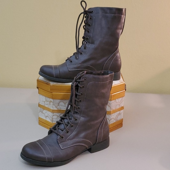 Brash Shoes - Lace-Up Boots Perfect For Fall! 🍂